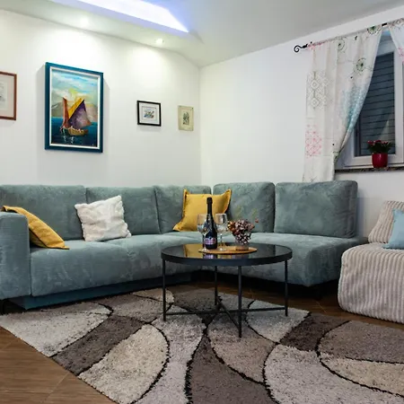 Nikka Apartment